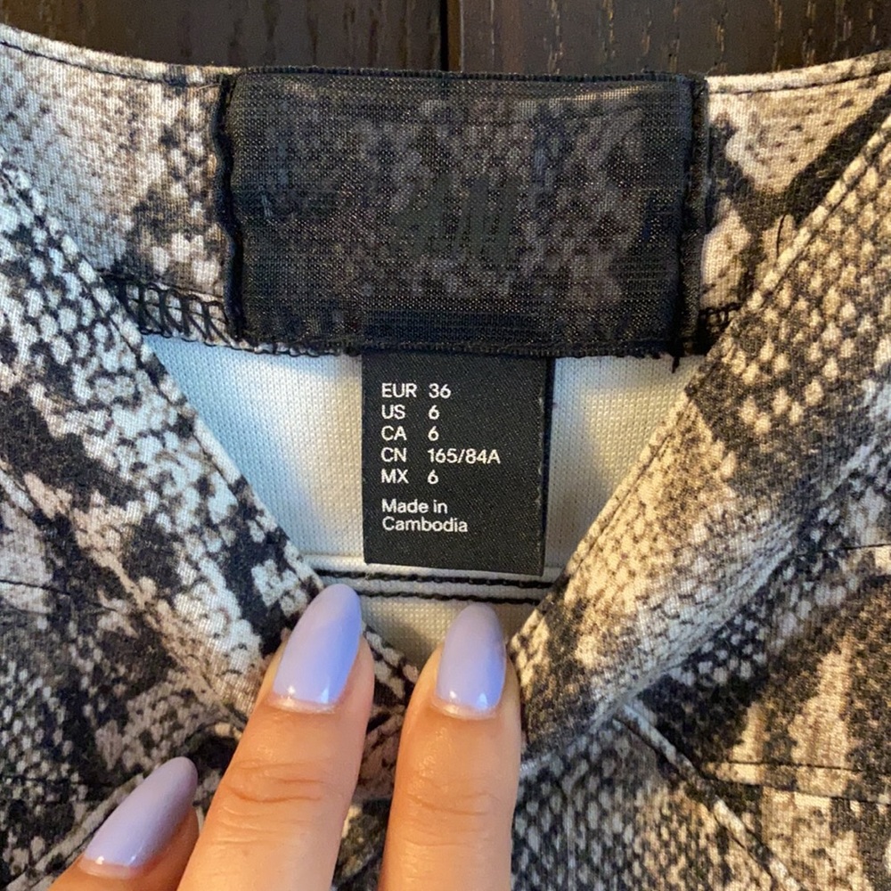 SNAKE PRINT DRESS🐍 - Picture 2 of 4